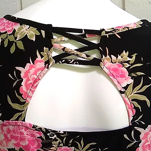 No Boundaries Black Floral Cut Out Back Detail Mini Dress. Size Medium - Picture 8 of 10